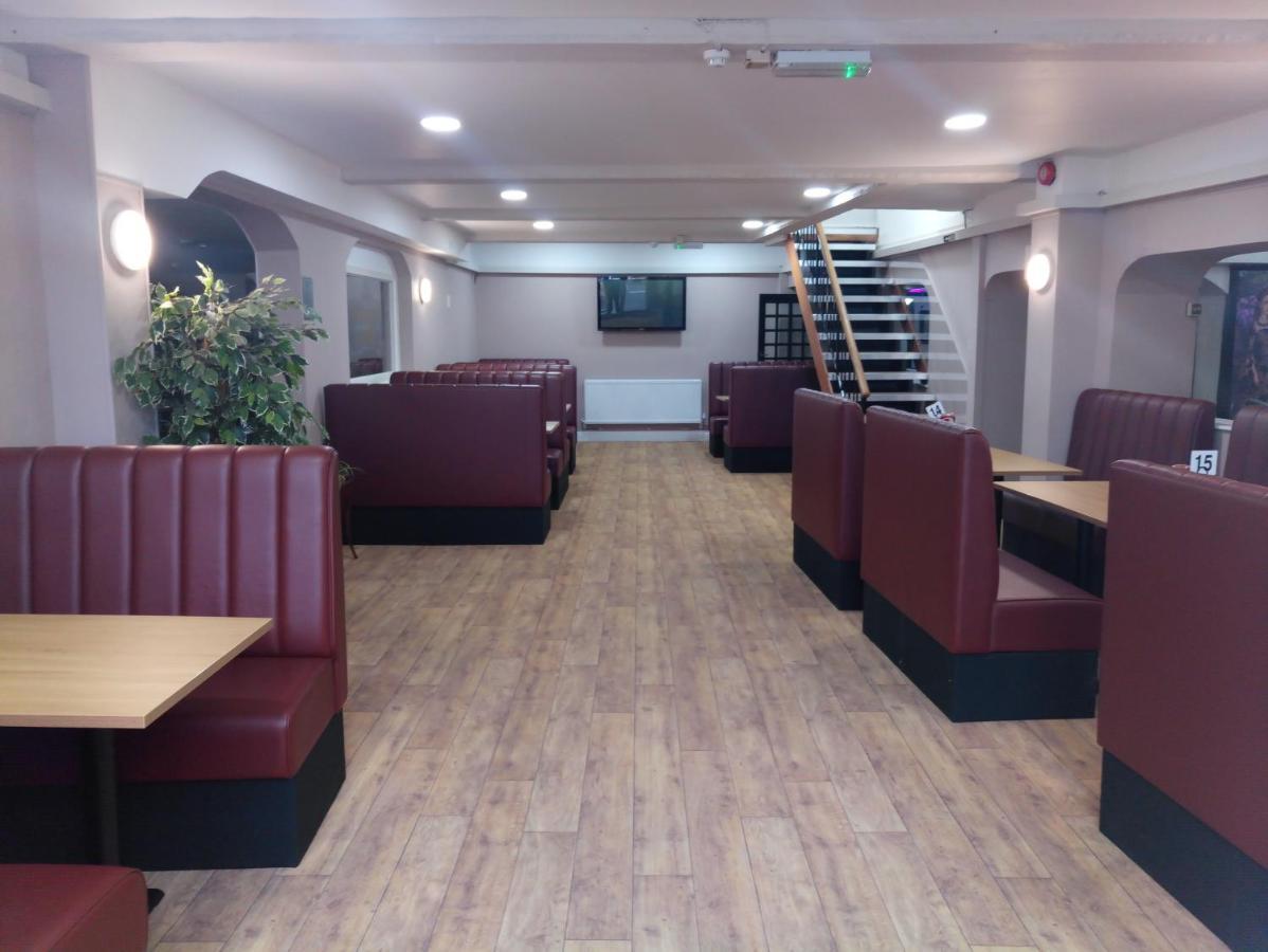 Wayside Cheer Hotel Castel ภายนอก รูปภาพ