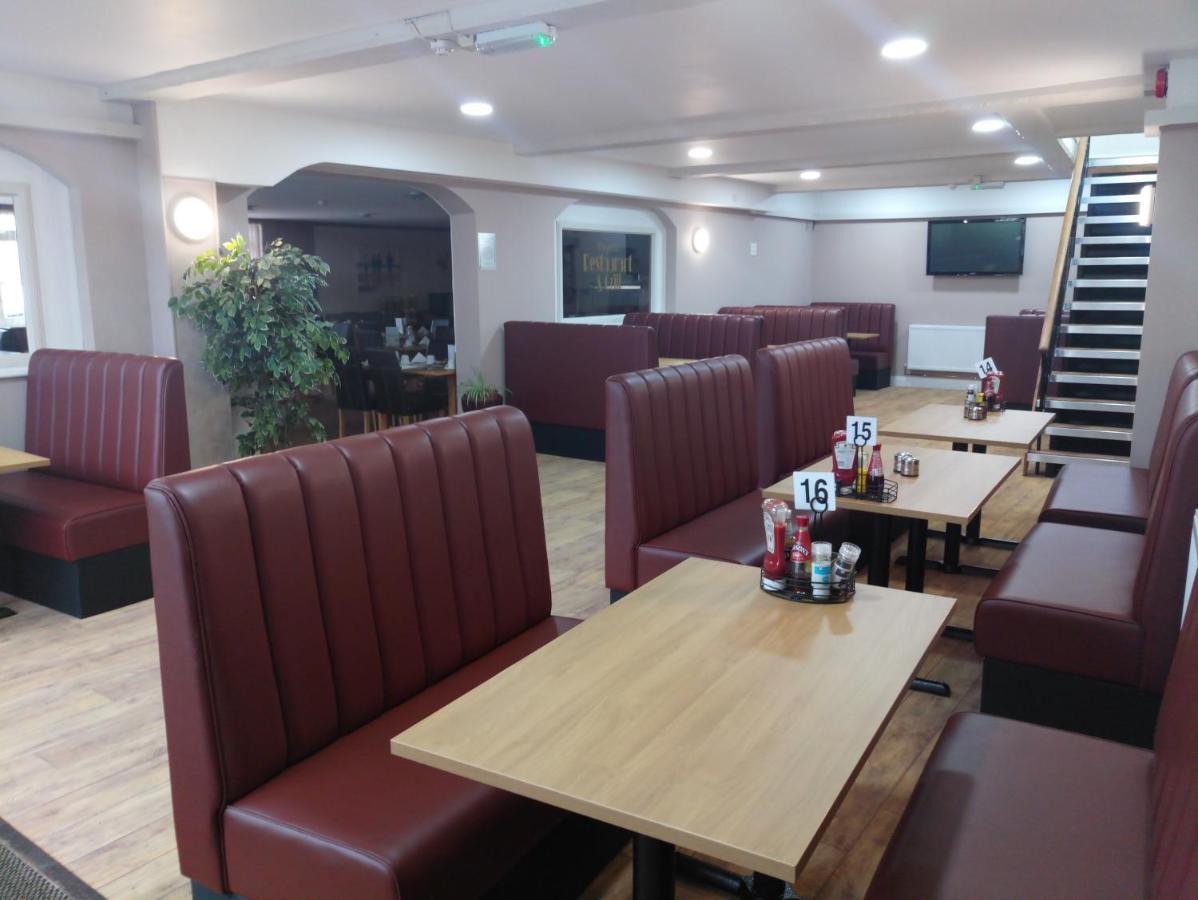 Wayside Cheer Hotel Castel ภายนอก รูปภาพ