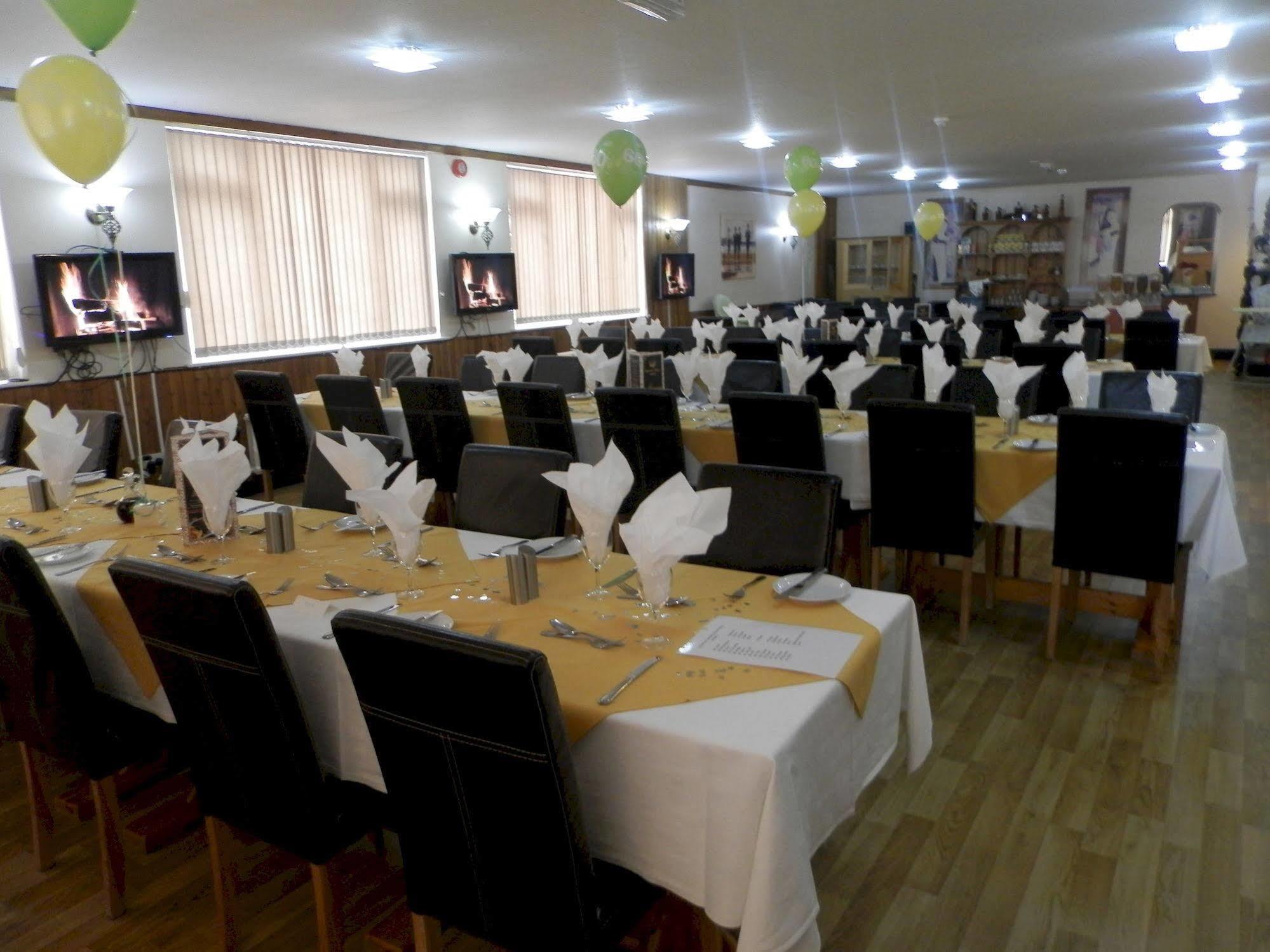 Wayside Cheer Hotel Castel ภายนอก รูปภาพ