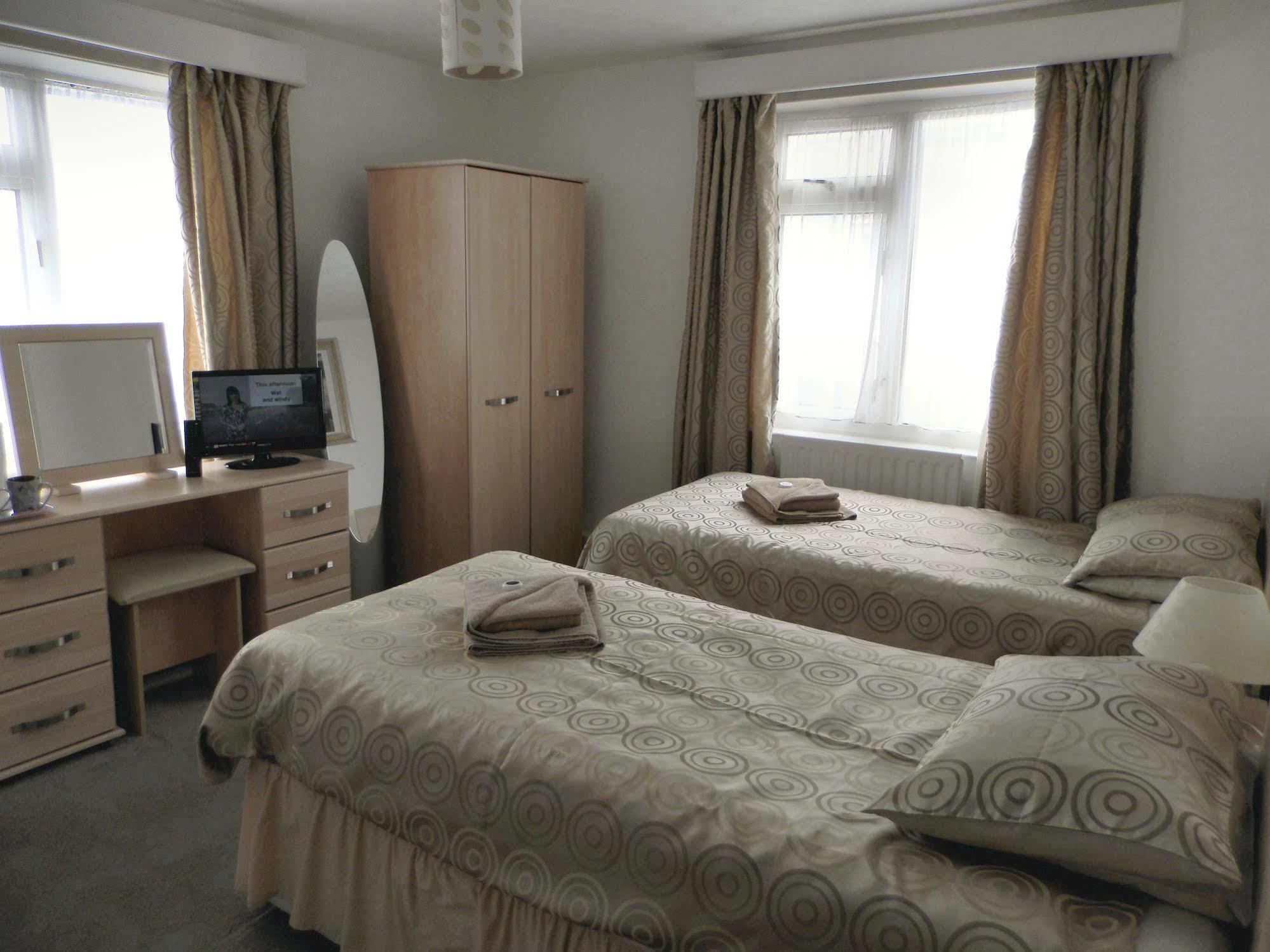 Wayside Cheer Hotel Castel ภายนอก รูปภาพ