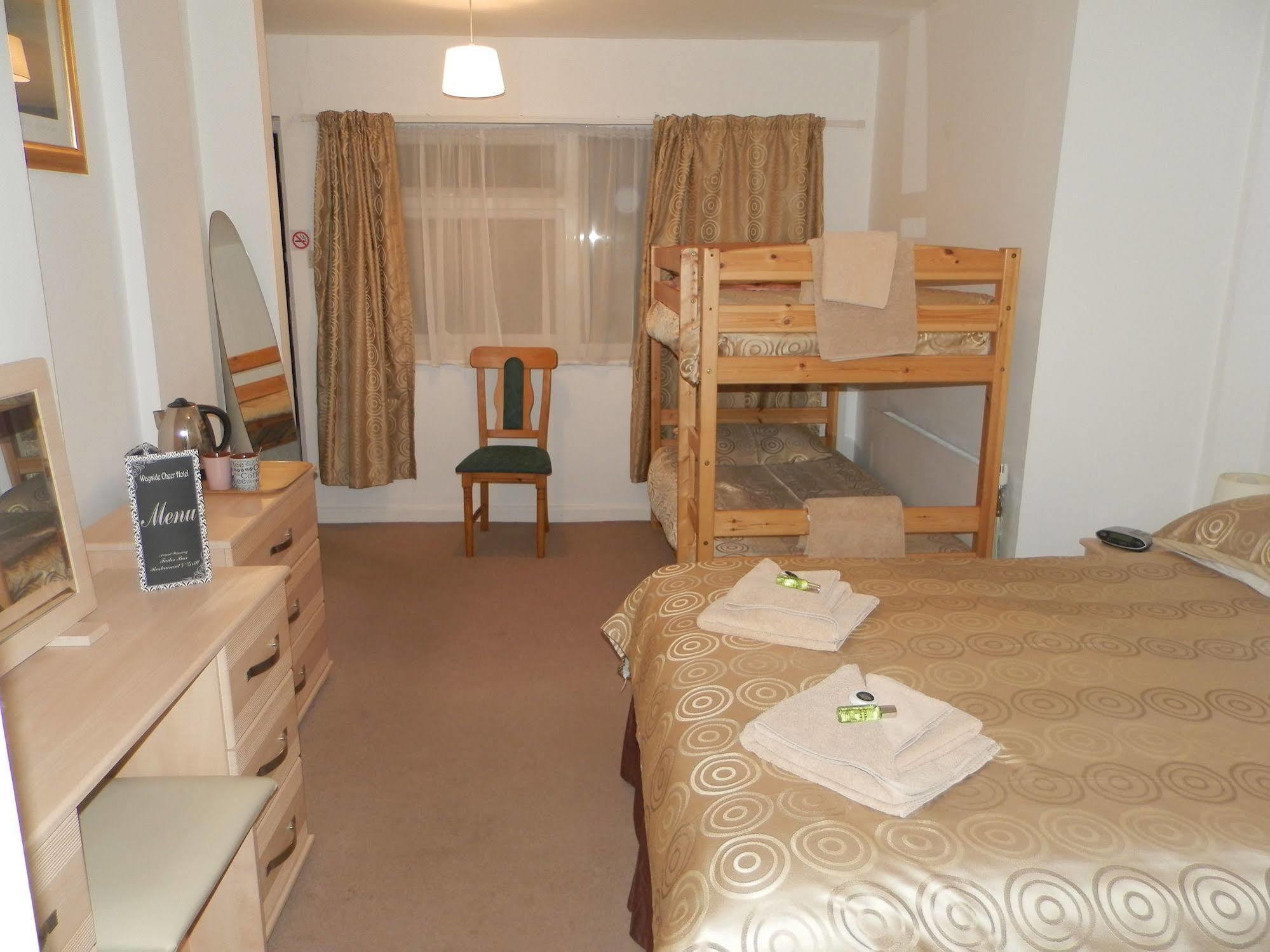 Wayside Cheer Hotel Castel ภายนอก รูปภาพ
