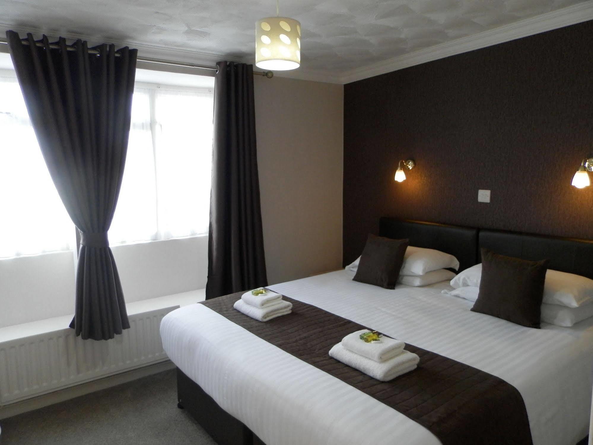 Wayside Cheer Hotel Castel ภายนอก รูปภาพ