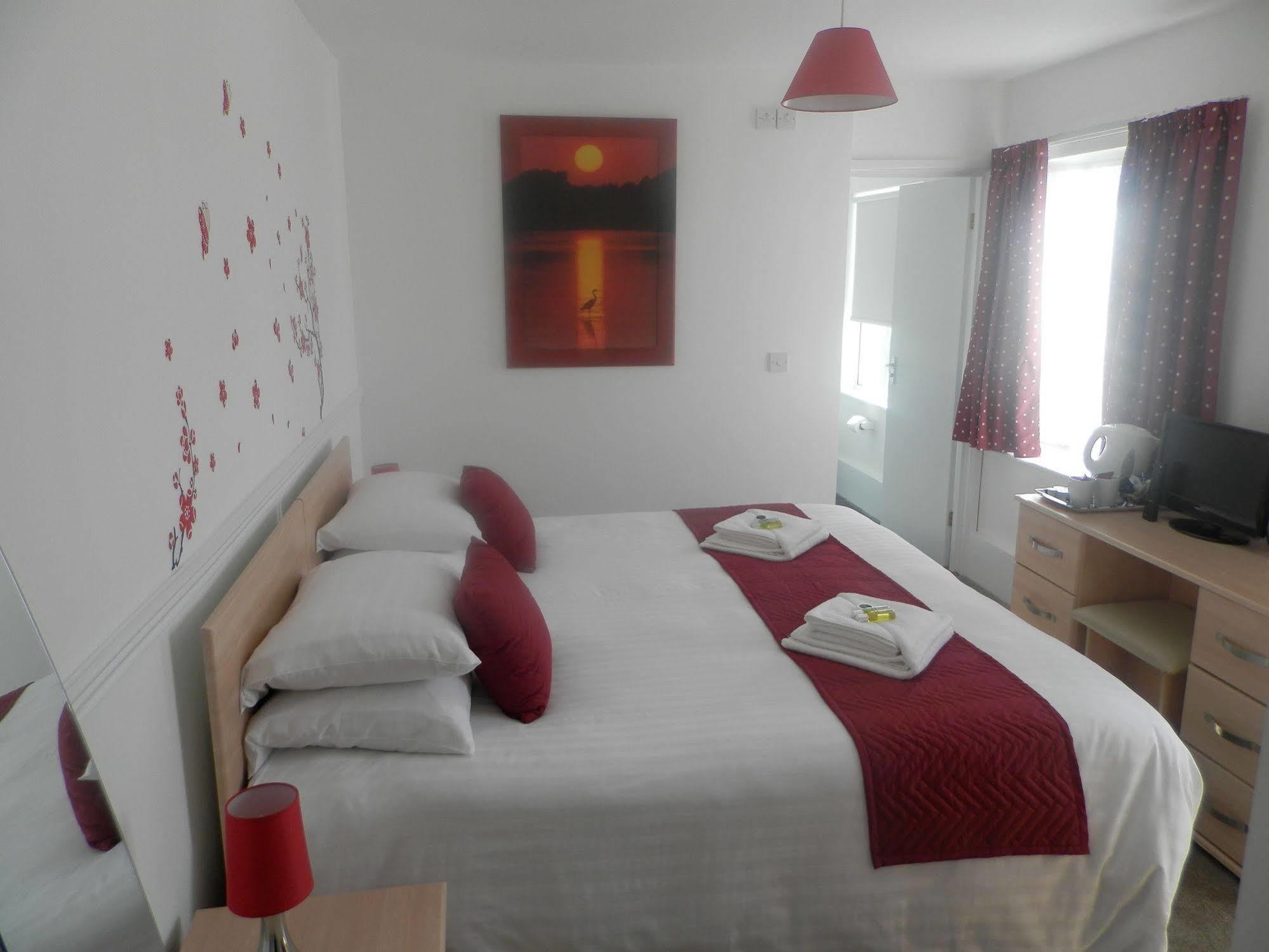 Wayside Cheer Hotel Castel ภายนอก รูปภาพ