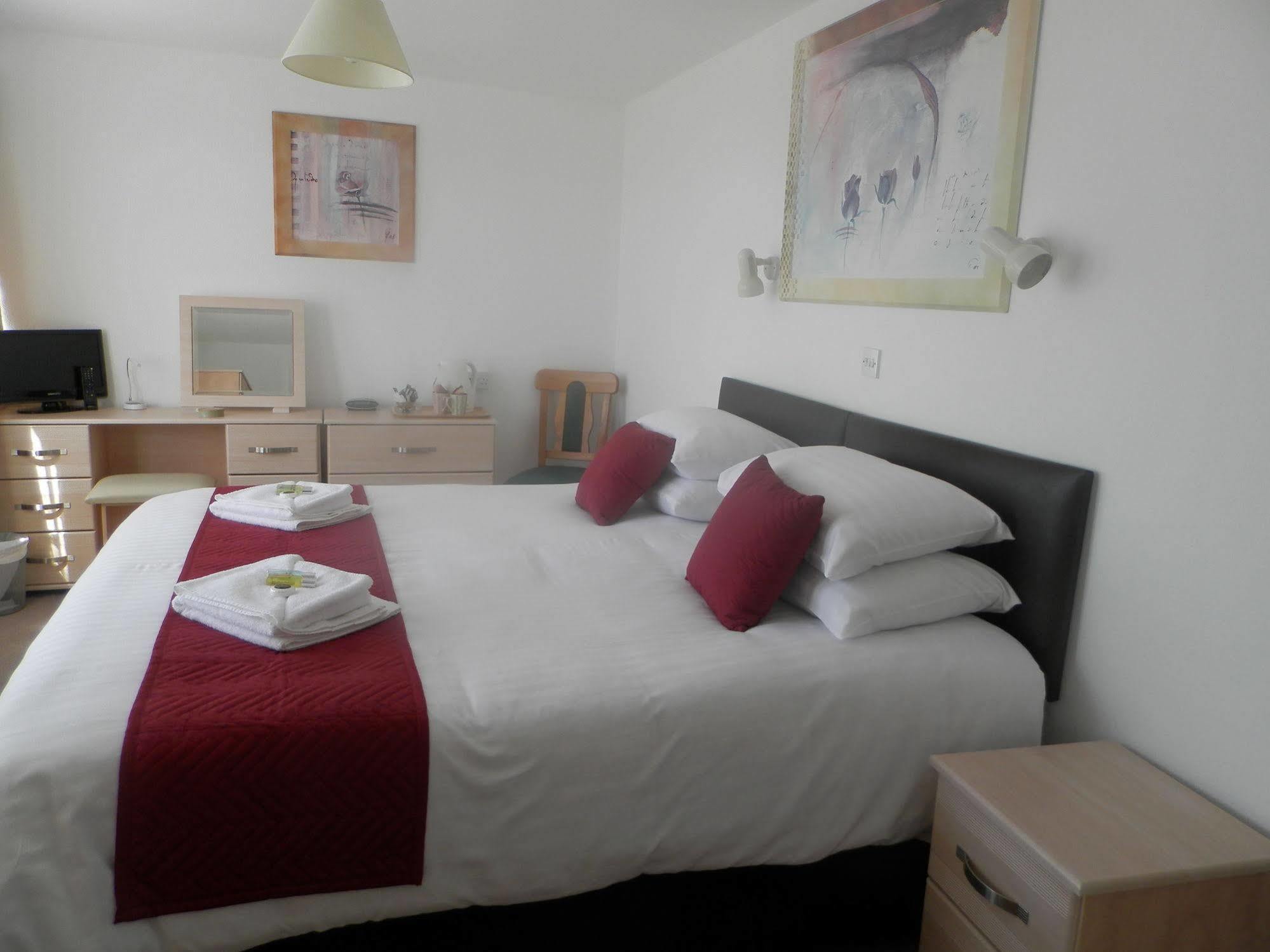 Wayside Cheer Hotel Castel ภายนอก รูปภาพ