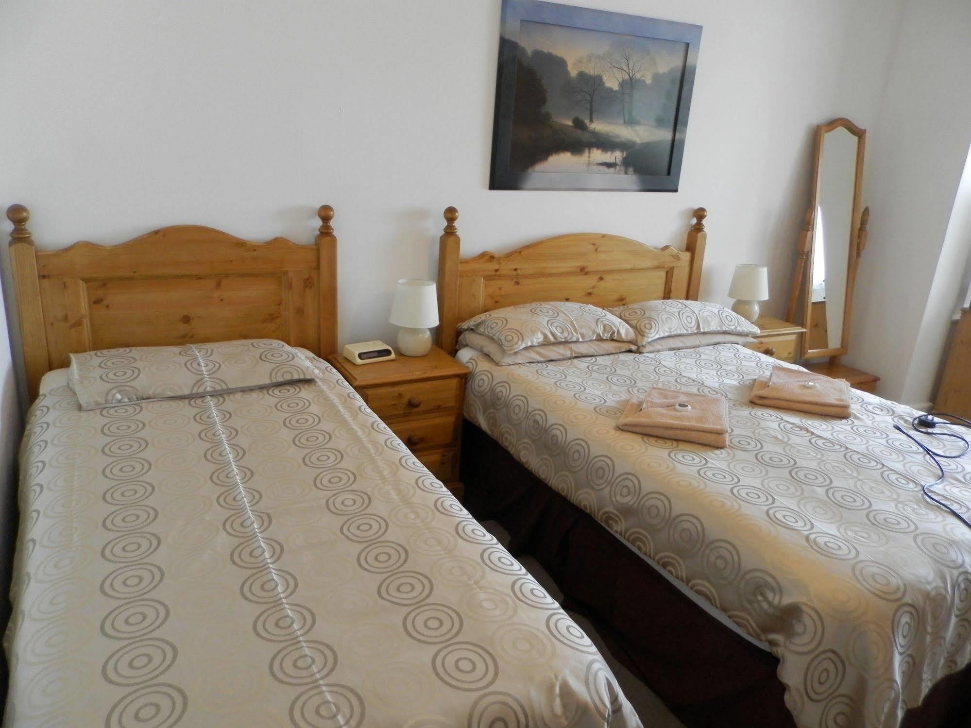 Wayside Cheer Hotel Castel ภายนอก รูปภาพ