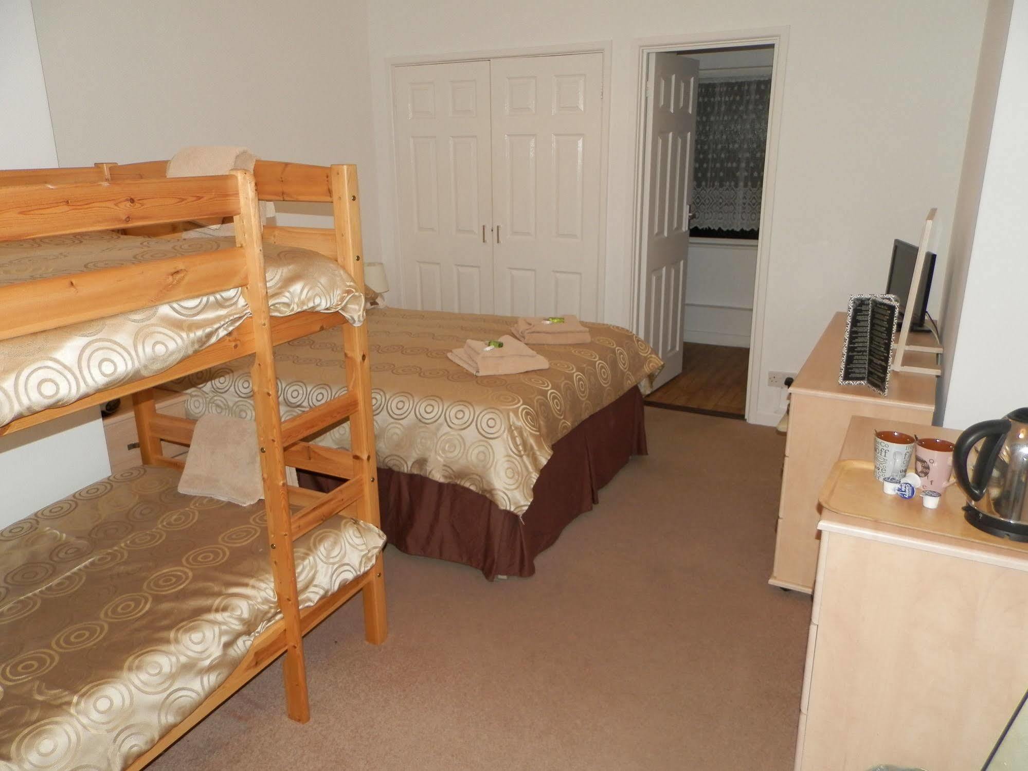 Wayside Cheer Hotel Castel ภายนอก รูปภาพ