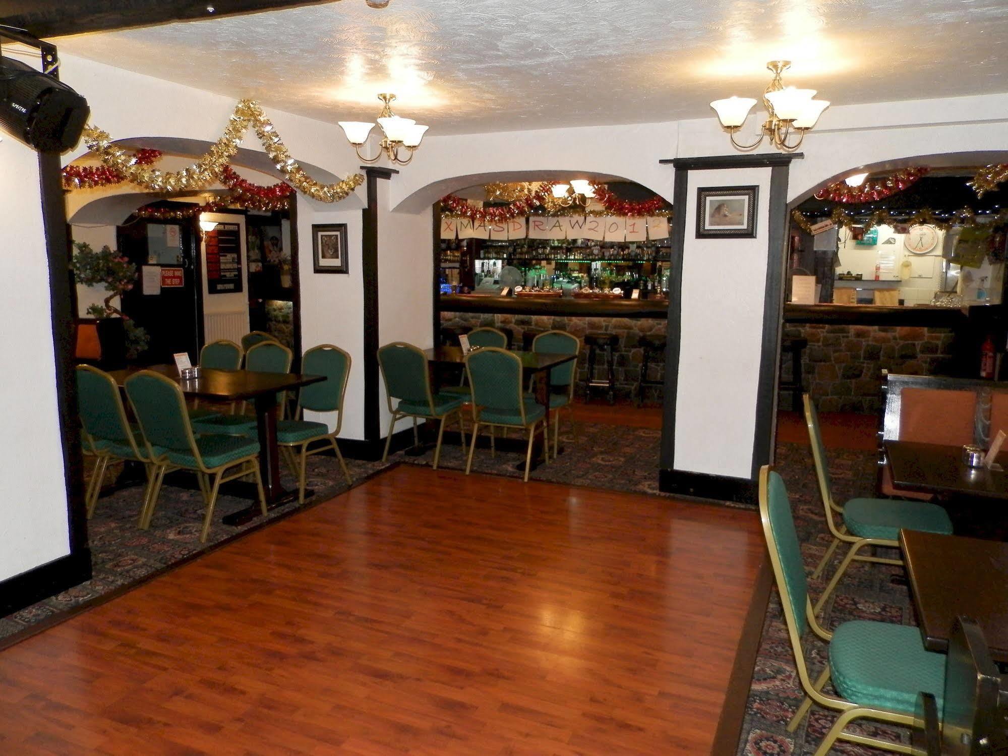 Wayside Cheer Hotel Castel ภายนอก รูปภาพ
