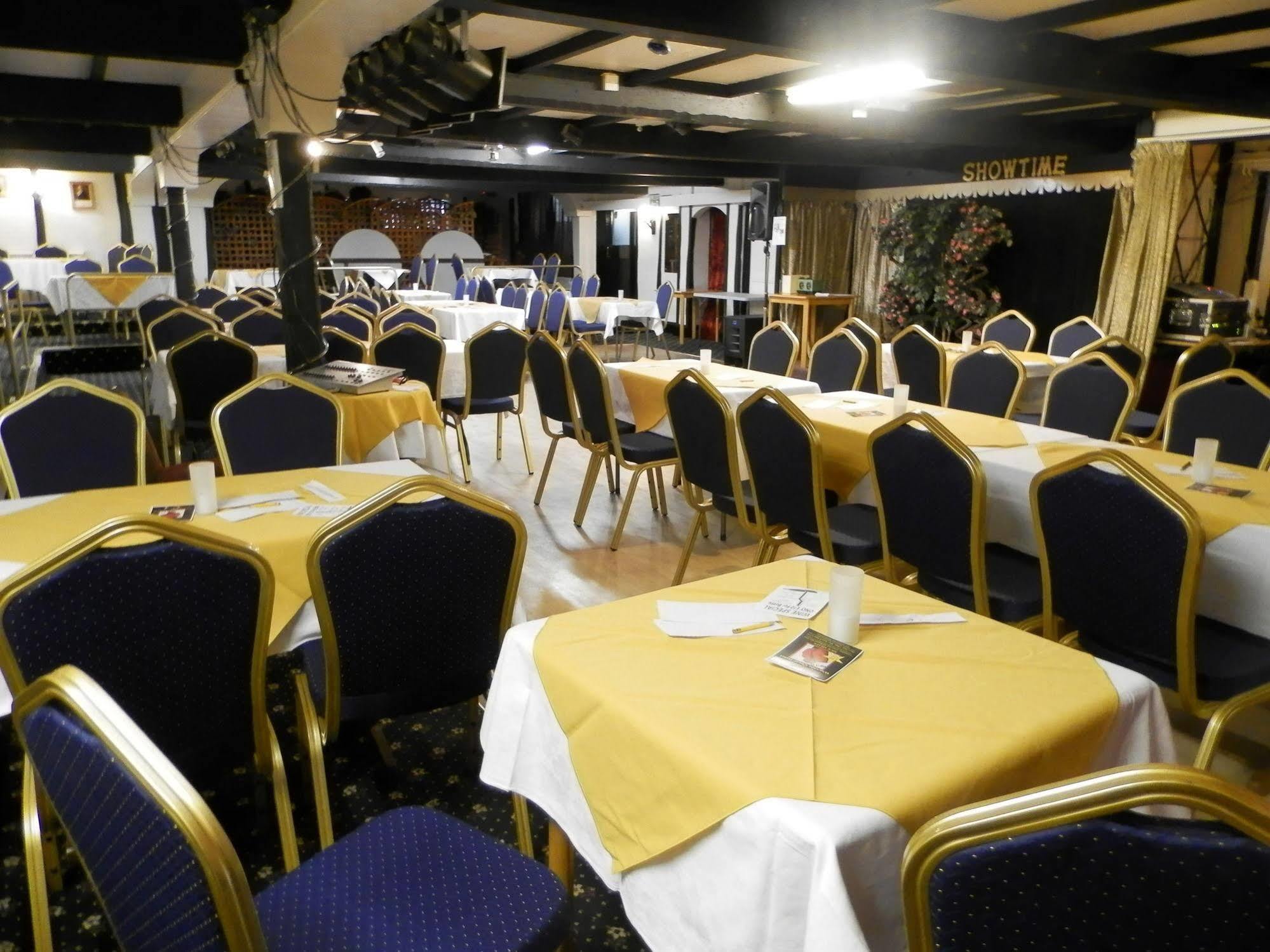 Wayside Cheer Hotel Castel ภายนอก รูปภาพ