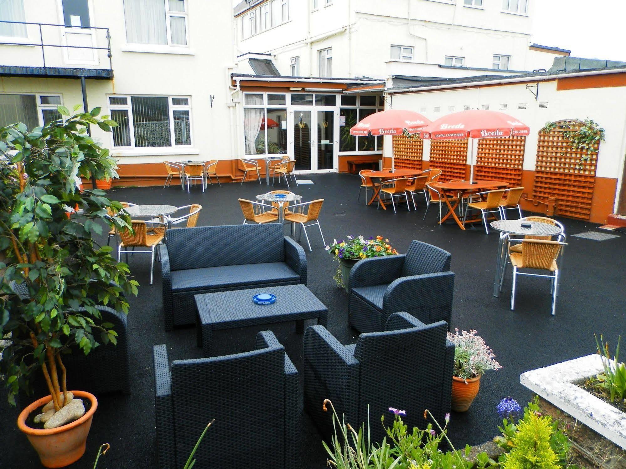 Wayside Cheer Hotel Castel ภายนอก รูปภาพ