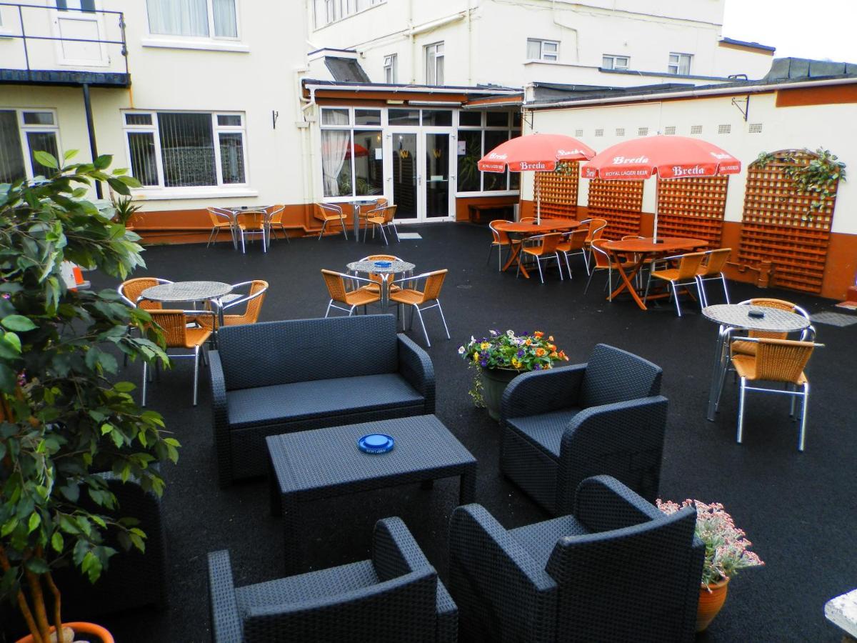 Wayside Cheer Hotel Castel ภายนอก รูปภาพ